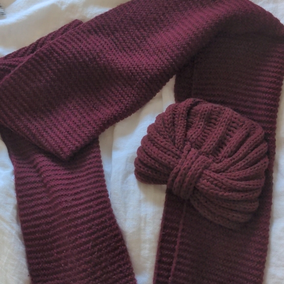 Also knitted scarf and hat set - Picture 1 of 3